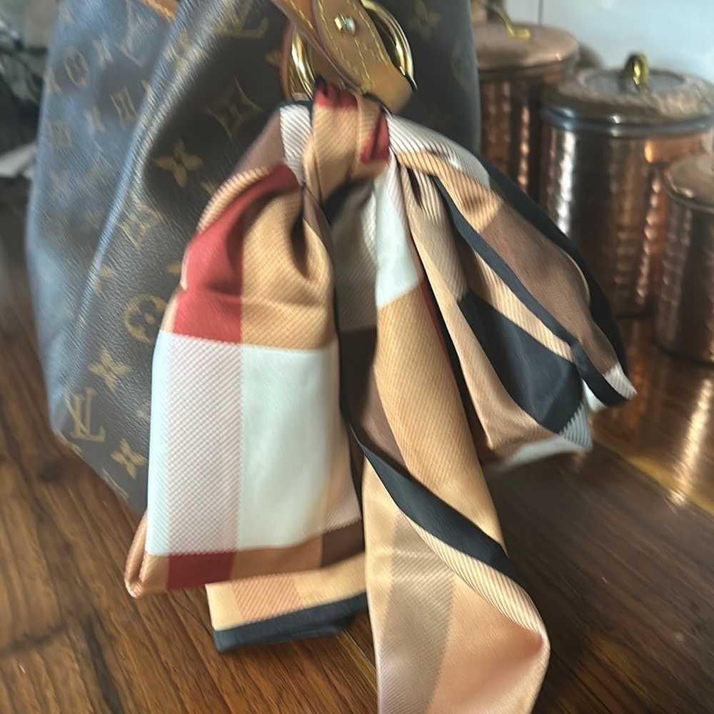 Beautiful scarf. Multi purpose
